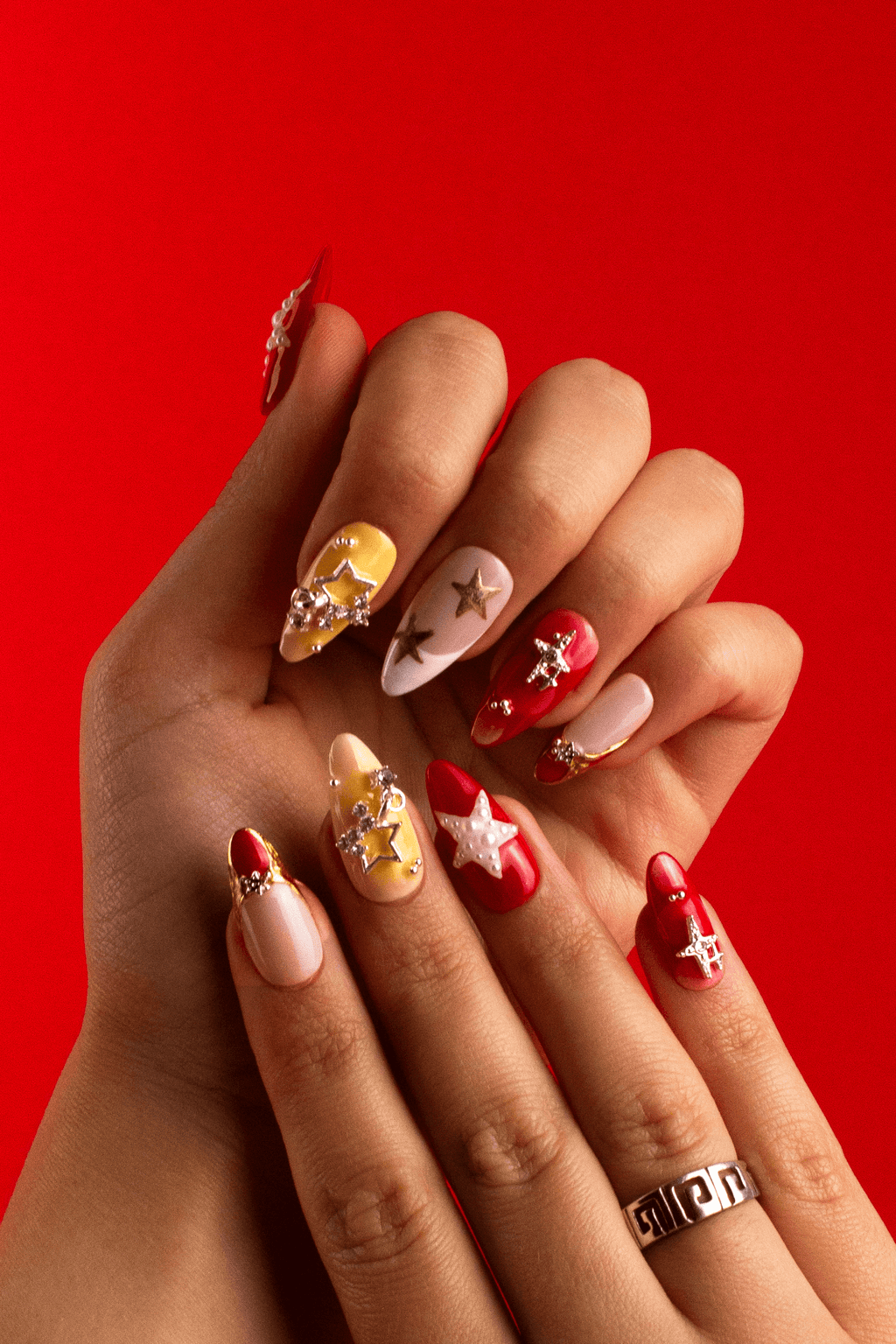 Holiday star press-on nails handmade in Romania festive design